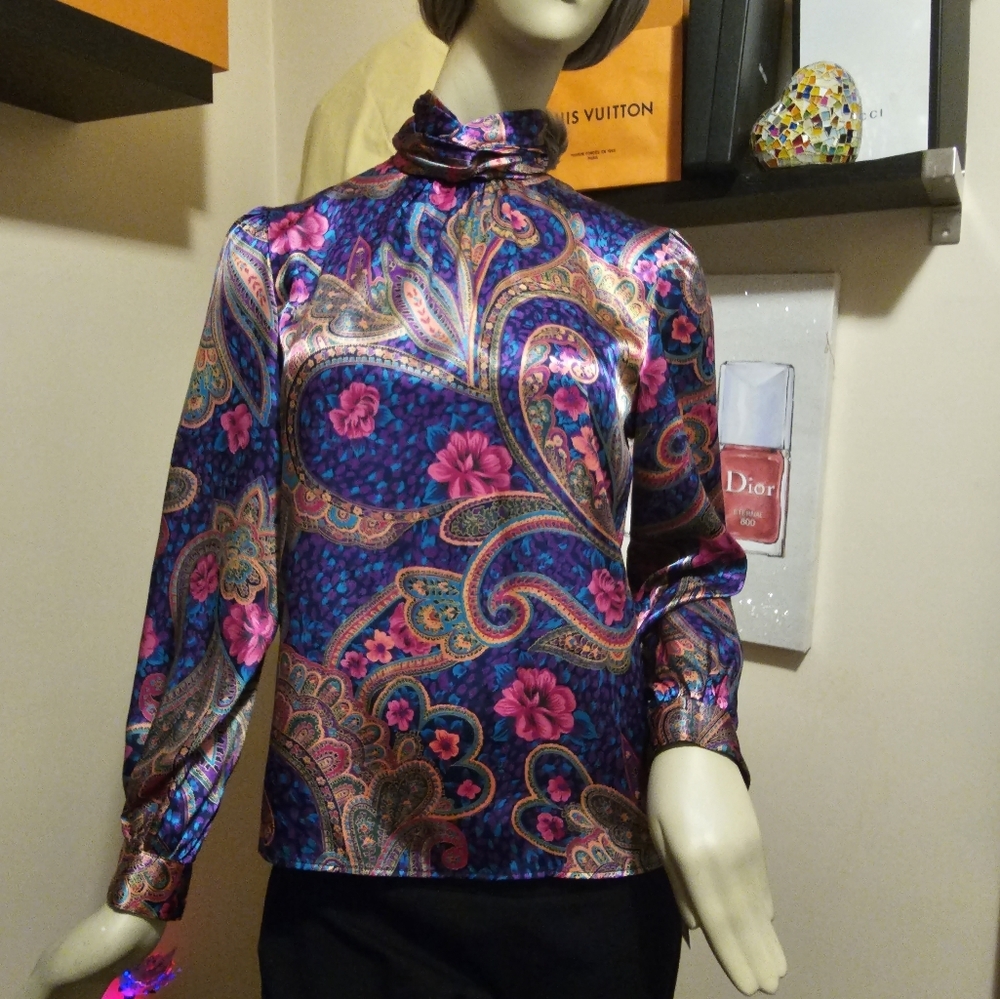 Vintage 80s silk multicolor long sleeve Blouse. - Picture 2 of 10